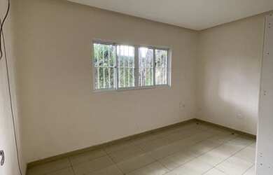 Imagem: A casa possui 3 Dormitórios, 4 Banheiros, 2 Vagas na garagem