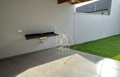 Imagem: A casa possui 2 Dormitórios, 3 Banheiros, 2 Vagas na garagem