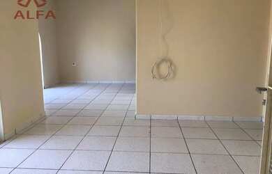 Imagem: A casa possui 3 Dormitórios, 1 Banheiro, 2 Vagas na garagem