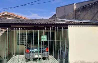 Imagem: A casa possui 2 Dormitórios, 1 Banheiro, 2 Vagas na garagem