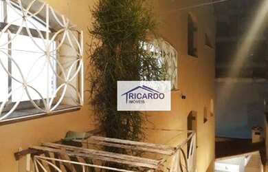 Imagem: A casa possui 4 Dormitórios, 5 Banheiros, 5 Vagas na garagem