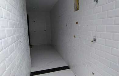 Imagem: A casa possui 3 Dormitórios, 2 Banheiros, 2 Vagas na garagem