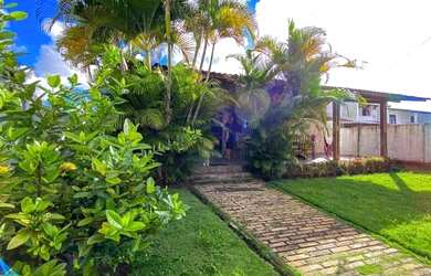 Imagem: A casa possui 3 Dormitórios, 3 Banheiros, 2 Vagas na garagem