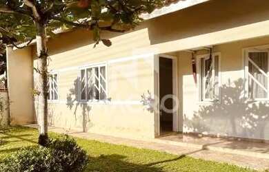 Imagem: A casa possui 2 Dormitórios, 2 Banheiros, 4 Vagas na garagem