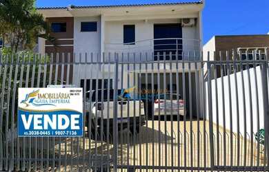 Imagem: A casa possui 3 Dormitórios, 3 Banheiros, 4 Vagas na garagem