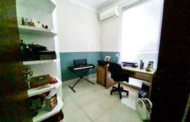 Imagem: A casa em condomínio possui 4 Dormitórios, 5 Banheiros, 4