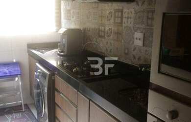 Imagem: O apartamento possui 1 Dormitório, 1 Banheiro, 1 Vaga na garagem