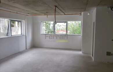 Imagem: O depósito possui 2 Vagas na garagem, 50m² de Área e está