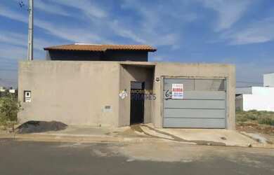 Imagem: A casa possui 2 Dormitórios, 2 Banheiros, 5 Vagas na garagem