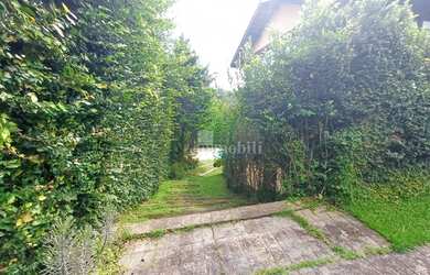 Imagem: A casa em condomínio possui 4 Dormitórios, 5 Banheiros, 4