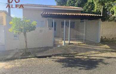 Imagem: A casa possui 3 Dormitórios, 1 Banheiro, 90m² de Área e