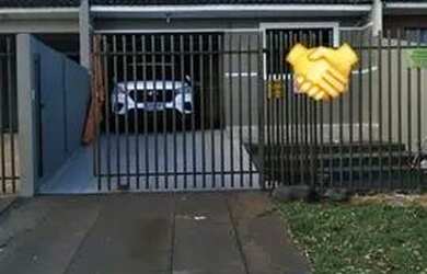 Imagem: A casa possui 3 Dormitórios, 1 Banheiro, 1 Vaga na garagem