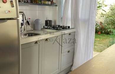 Imagem: A casa em condomínio possui 3 Dormitórios, 2 Banheiros, 2