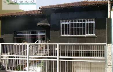 Imagem: A casa possui 4 Dormitórios, 4 Banheiros, 2 Vagas na garagem