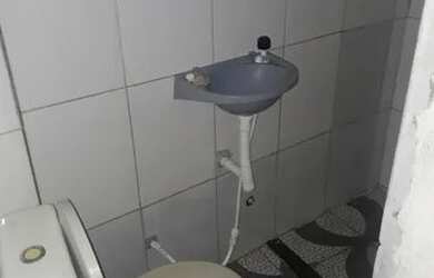 Imagem: O quarto e está localizado em Curuzu, Salvador para alugar