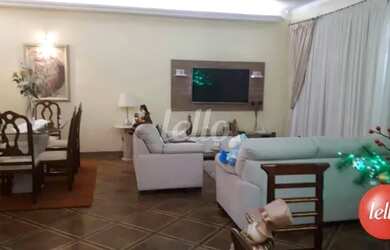 Imagem: A casa possui 3 Dormitórios, 2 Banheiros, 4 Vagas na garagem