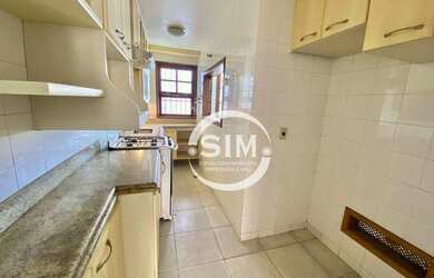 Imagem: A casa possui 3 Dormitórios, 2 Banheiros, 5 Vagas na garagem