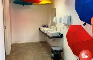 Imagem: O depósito possui 3 Vagas na garagem, 448m² de Área e está