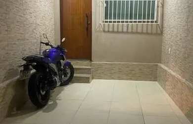 Imagem: A casa possui 2 Dormitórios, 2 Banheiros, 1 Vaga na garagem