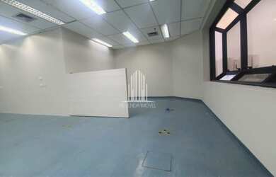 Imagem: O depósito possui 2 Vagas na garagem, 87m² de Área e está