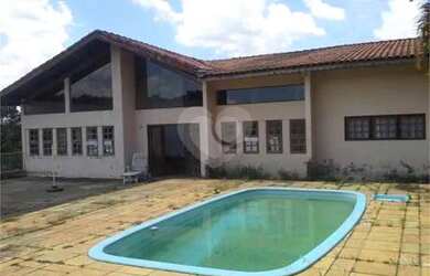 Imagem: A casa em condomínio possui 5 Dormitórios, 2 Banheiros, 5