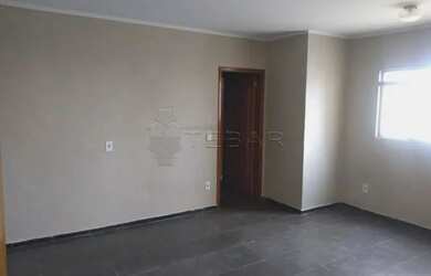 Imagem: O apartamento possui 3 Dormitórios, 1 Banheiro, 1 Vaga na garagem