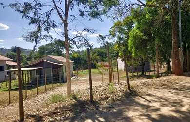 Imagem: A chácara possui 864m² de Área e está localizado em Charneca