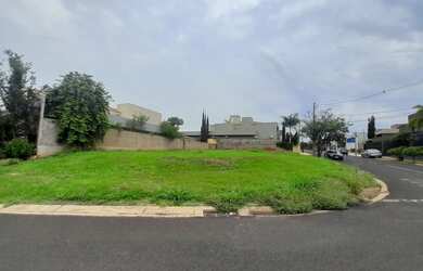 Imagem: O terreno possui 500m² de Área e está localizado em Parque