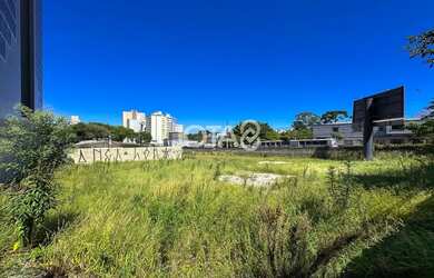 Imagem: O terreno possui 375m² de Área e está localizado em Bacacheri