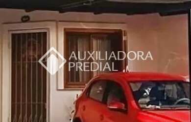 Imagem: A casa possui 2 Dormitórios, 1 Banheiro, 2 Vagas na garagem