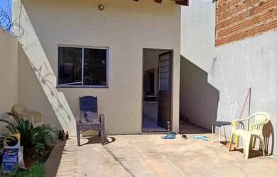 Imagem: A casa possui 2 Dormitórios, 1 Banheiro e está localizado