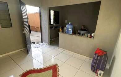 Imagem: A casa possui 2 Dormitórios, 2 Banheiros, 1 Vaga na garagem