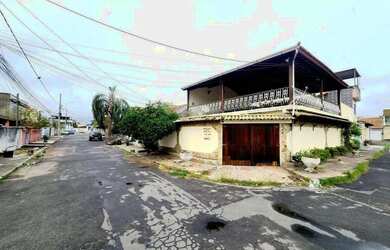 Imagem: A casa possui 3 Dormitórios, 3 Banheiros, 2 Vagas na garagem