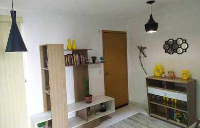 Imagem: O apartamento possui 2 Dormitórios, 1 Banheiro, 1 Vaga na garagem