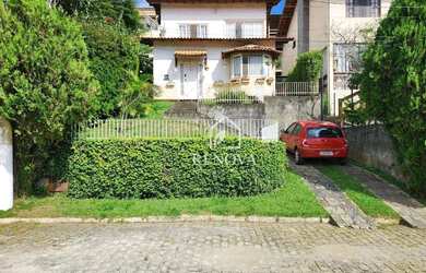 Imagem: A casa em condomínio possui 4 Dormitórios, 2 Banheiros, 1