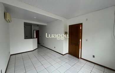 Imagem: A casa possui 3 Dormitórios, 1 Banheiro, 2 Vagas na garagem