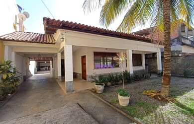 Imagem: A casa possui 4 Dormitórios, 4 Banheiros, 4 Vagas na garagem