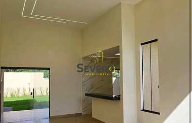 Imagem: A casa possui 3 Dormitórios, 2 Banheiros, 2 Vagas na garagem