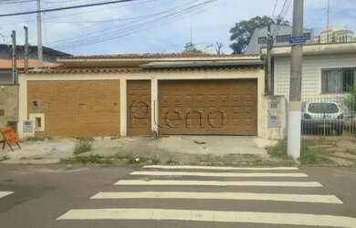 Imagem: A casa possui 4 Dormitórios, 3 Banheiros, 4 Vagas na garagem