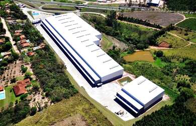 Imagem: O depósito possui 5 Vagas na garagem, 1.685m² de Área e