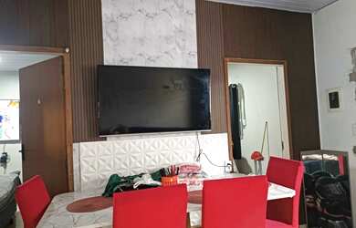 Imagem: A casa possui 2 Dormitórios, 1 Banheiro, 1 Vaga na garagem