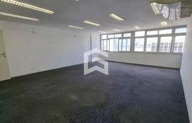 Imagem: O depósito possui 251m² de Área e está localizado em Centro