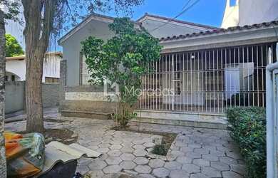 Imagem: A casa possui 5 Dormitórios, 4 Banheiros, 5 Vagas na garagem