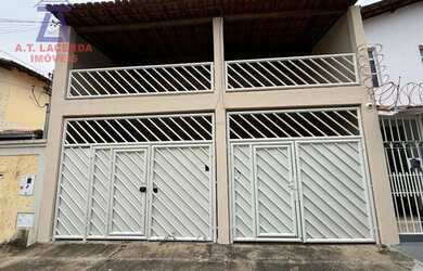 Imagem: A casa possui 5 Dormitórios, 3 Banheiros, 3 Vagas na garagem