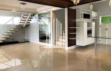 Imagem: A casa em condomínio possui 3 Dormitórios, 2 Banheiros, 4