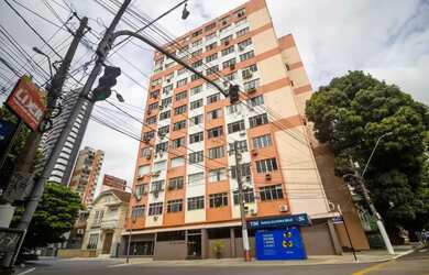 Imagem: O apartamento possui 4 Dormitórios, 2 Banheiros, 1 Vaga na