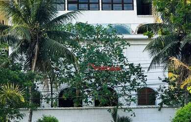 Imagem: A casa possui 5 Dormitórios, 3 Banheiros e 476m² de Área