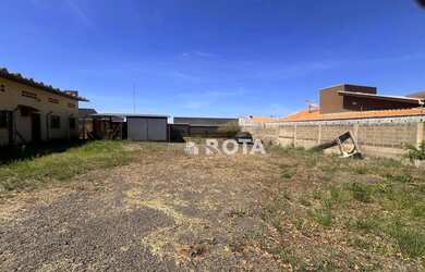 Imagem: O terreno possui 250m² de Área e está localizado em Joao