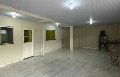 Imagem: A casa possui 3 Dormitórios, 2 Banheiros, 3 Vagas na garagem