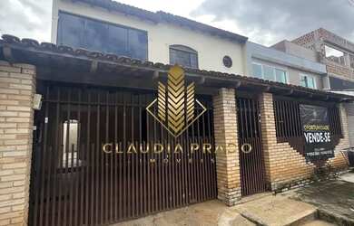 Imagem: A casa possui 5 Dormitórios, 4 Banheiros, 4 Vagas na garagem